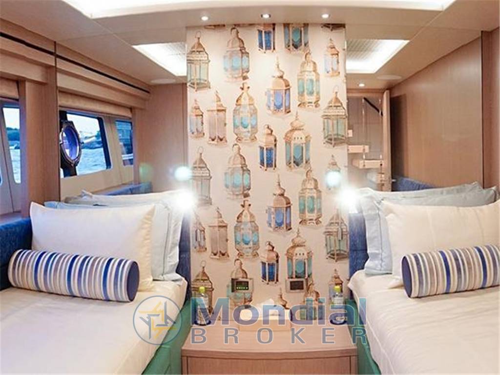 Sunseeker 86 yacht