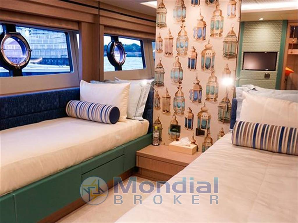 Sunseeker 86 yacht