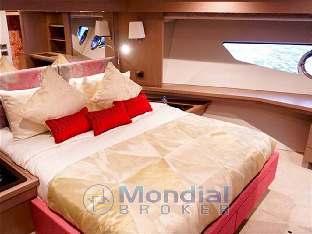 Sunseeker 86 yacht