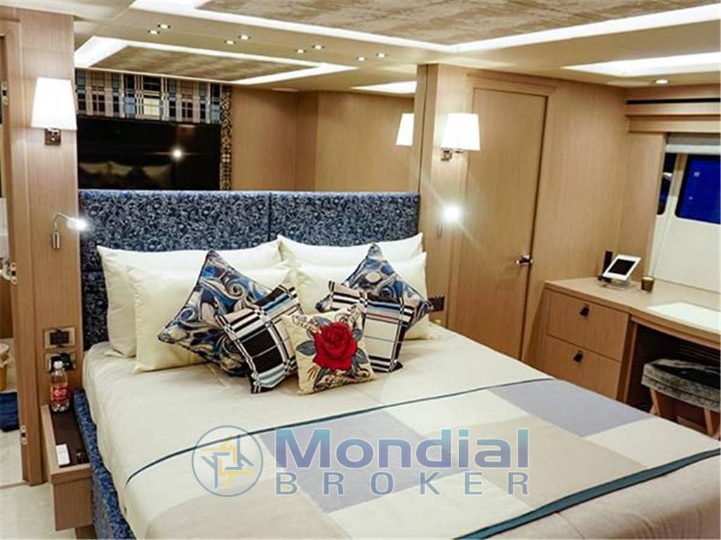 Sunseeker 86 yacht