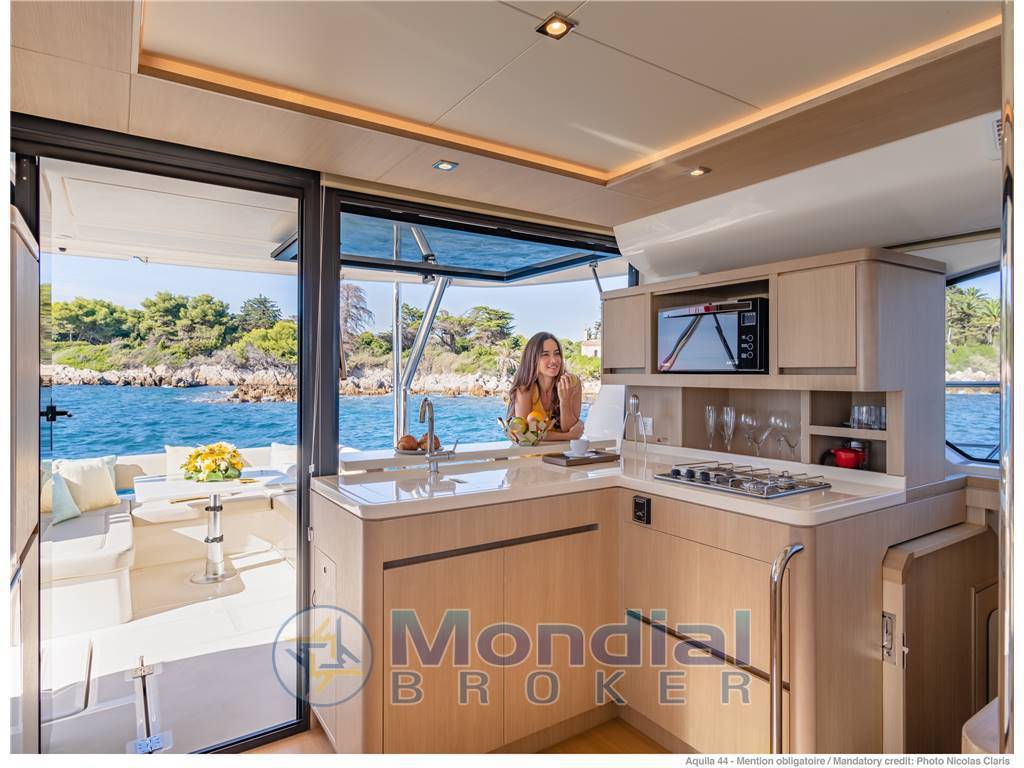 Aquila 44