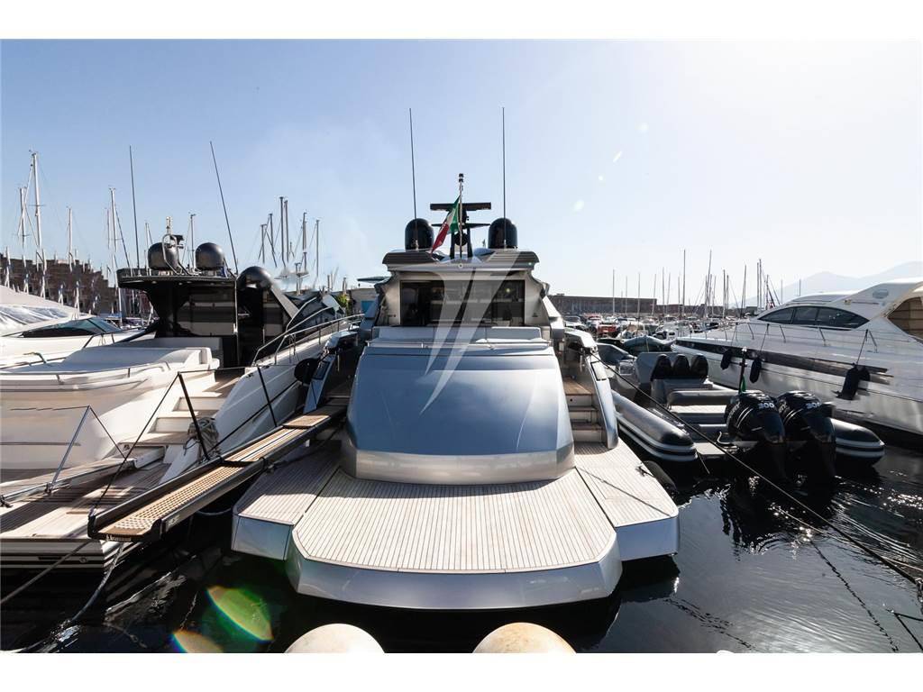 Pershing 82 vhp