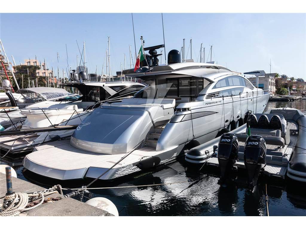 Pershing 82 vhp