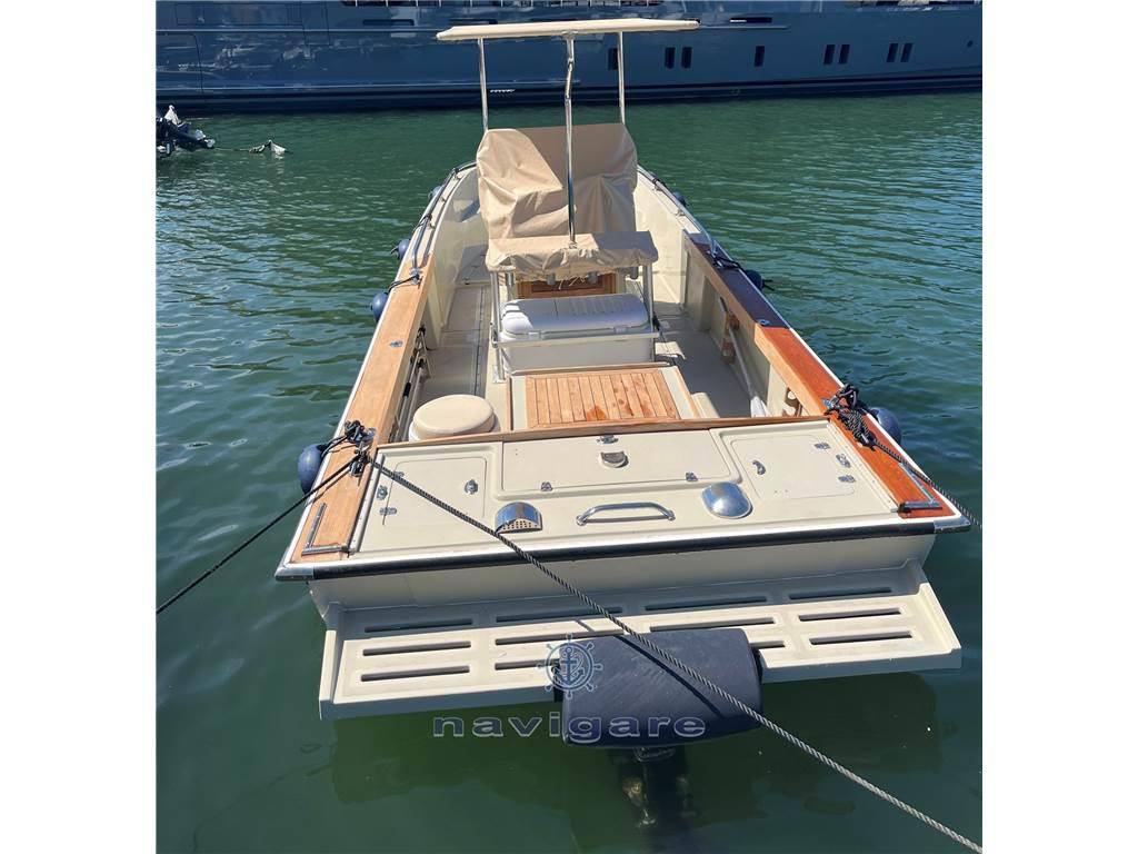 Boston whaler 23 outrage