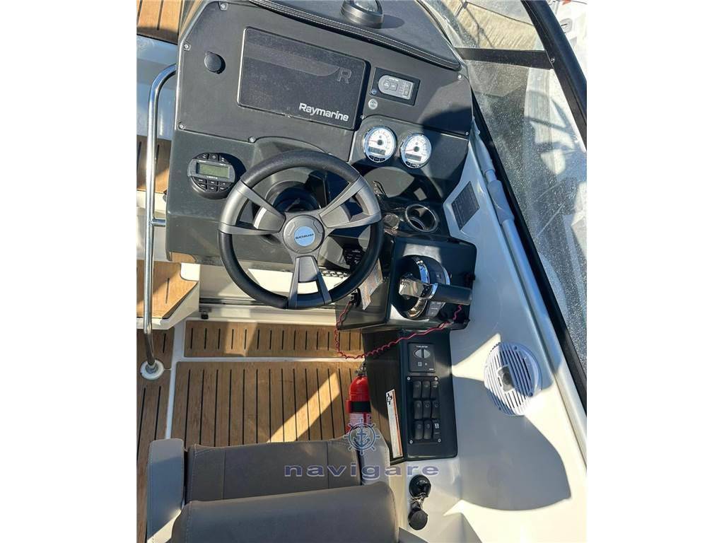 Quicksilver Activ 805 cruiser