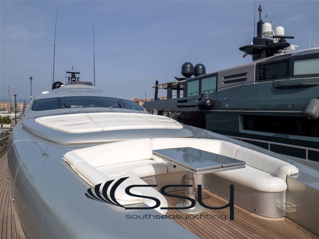 Pershing 115