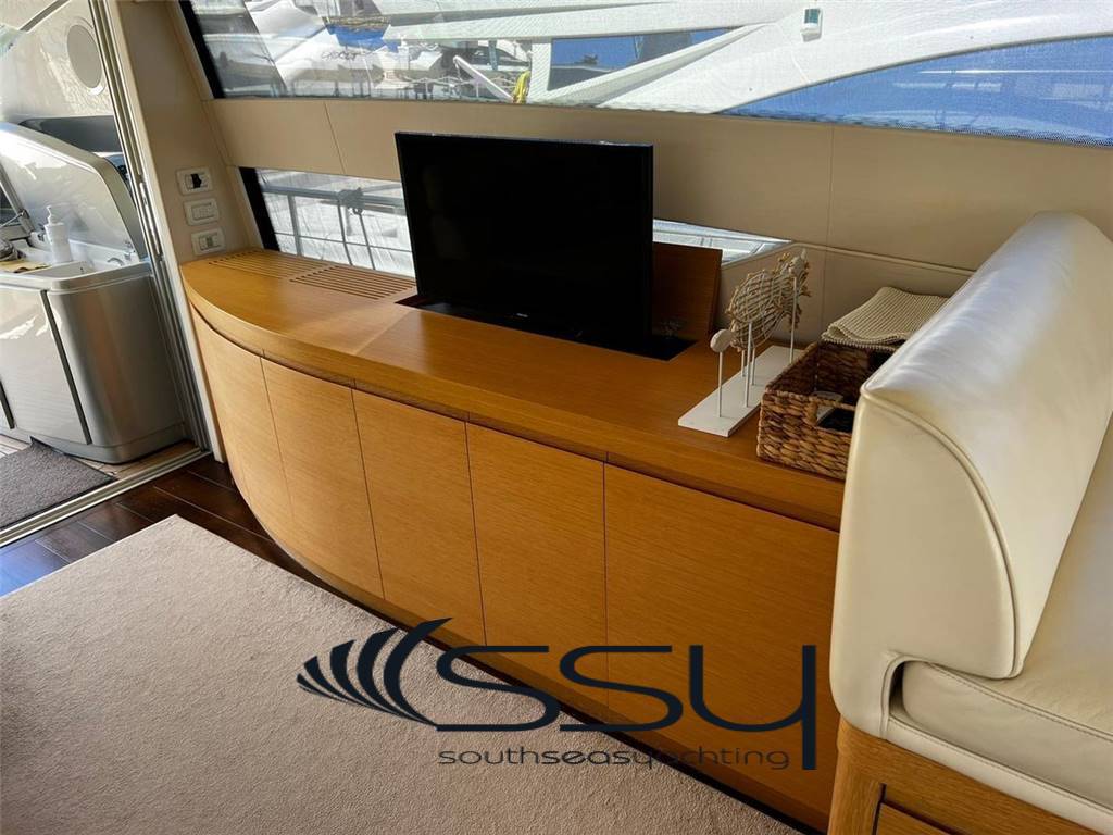 Pershing 64