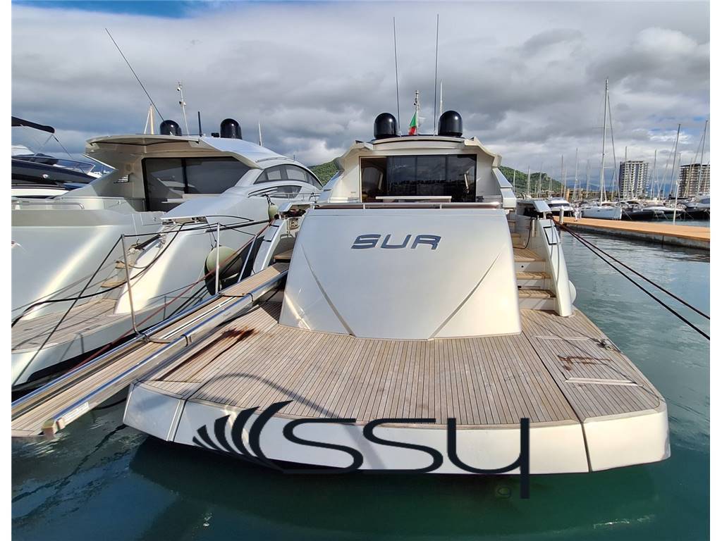 Pershing 80