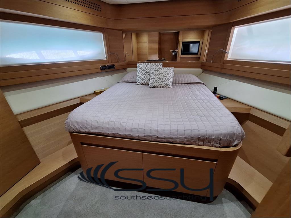 Pershing 80