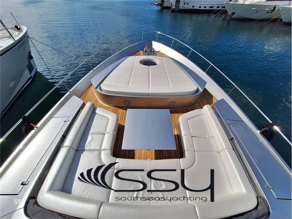 Pershing 82 vhp