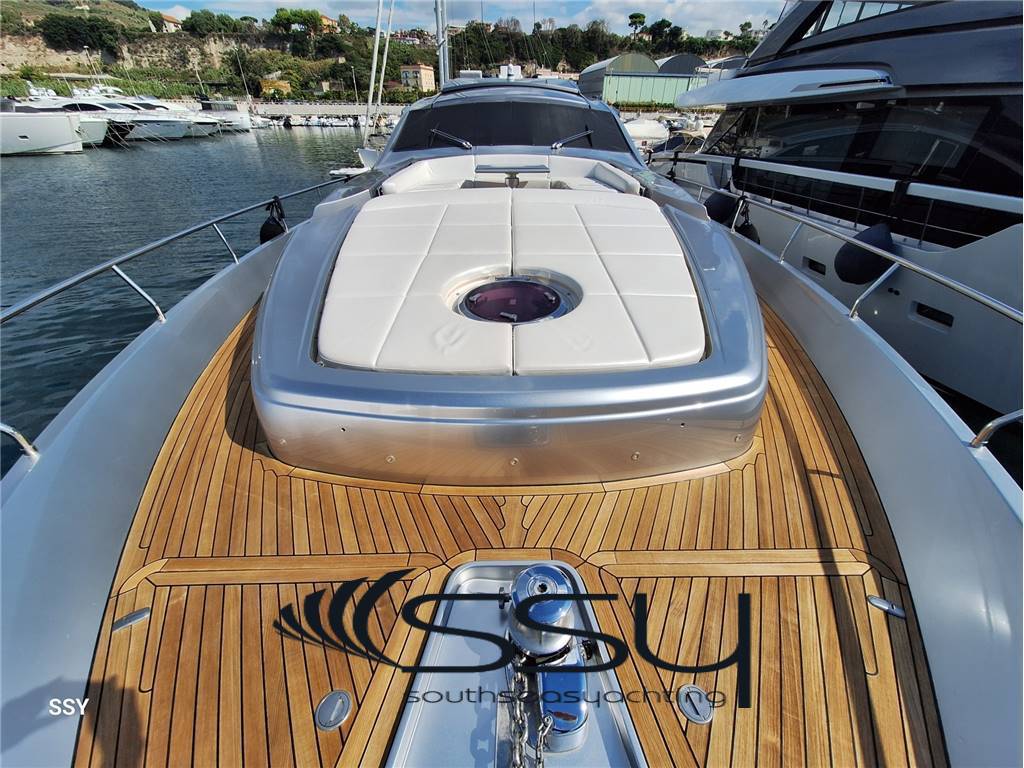Pershing 82 vhp