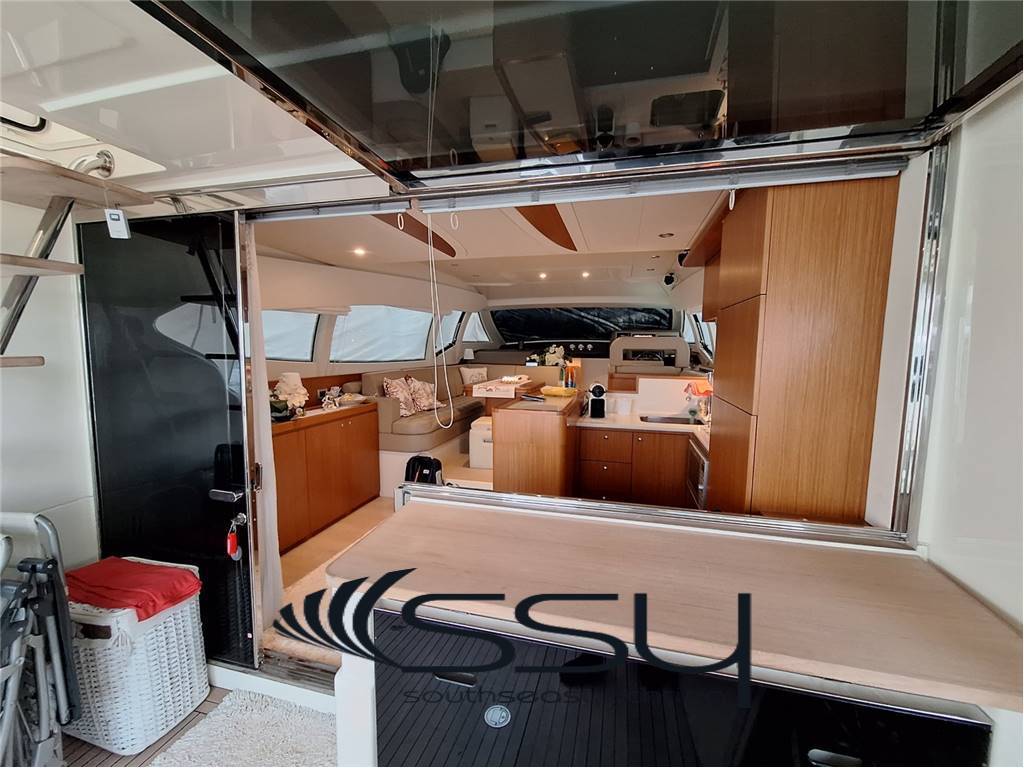 Ferretti 530