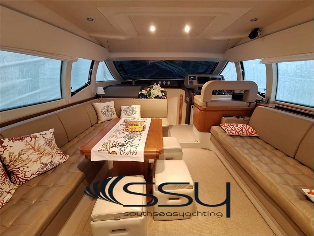 Ferretti 530