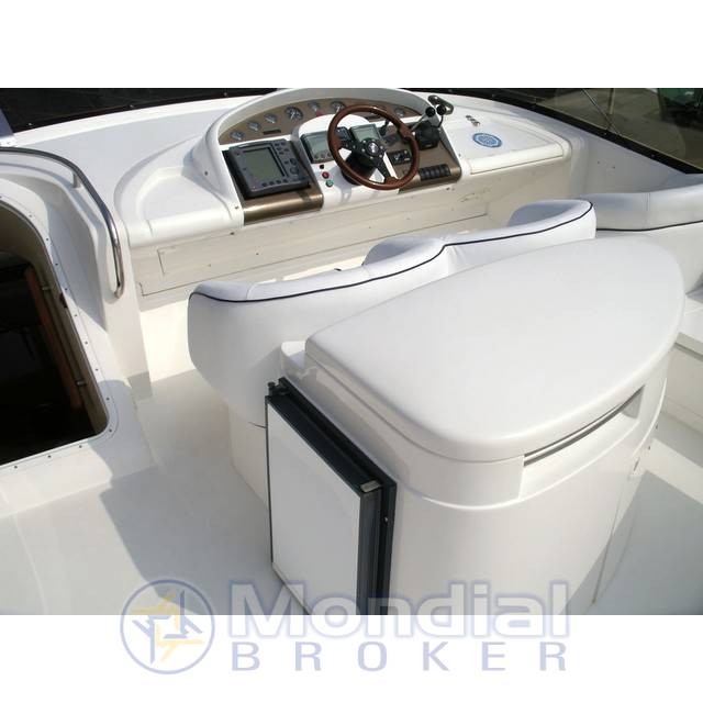 Fairline Squadron 55' fly