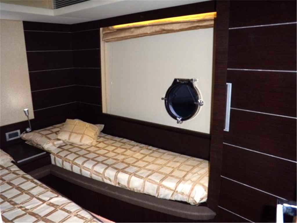 Azimut 68 s