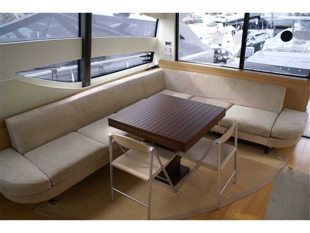 Pershing 72