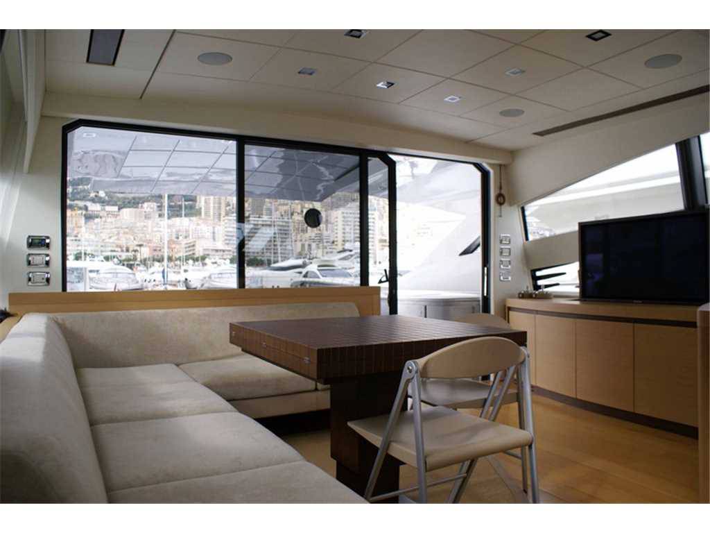 Pershing 72