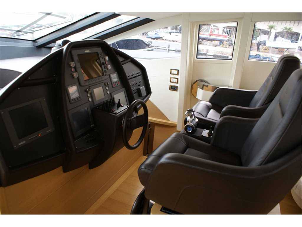 Pershing 72