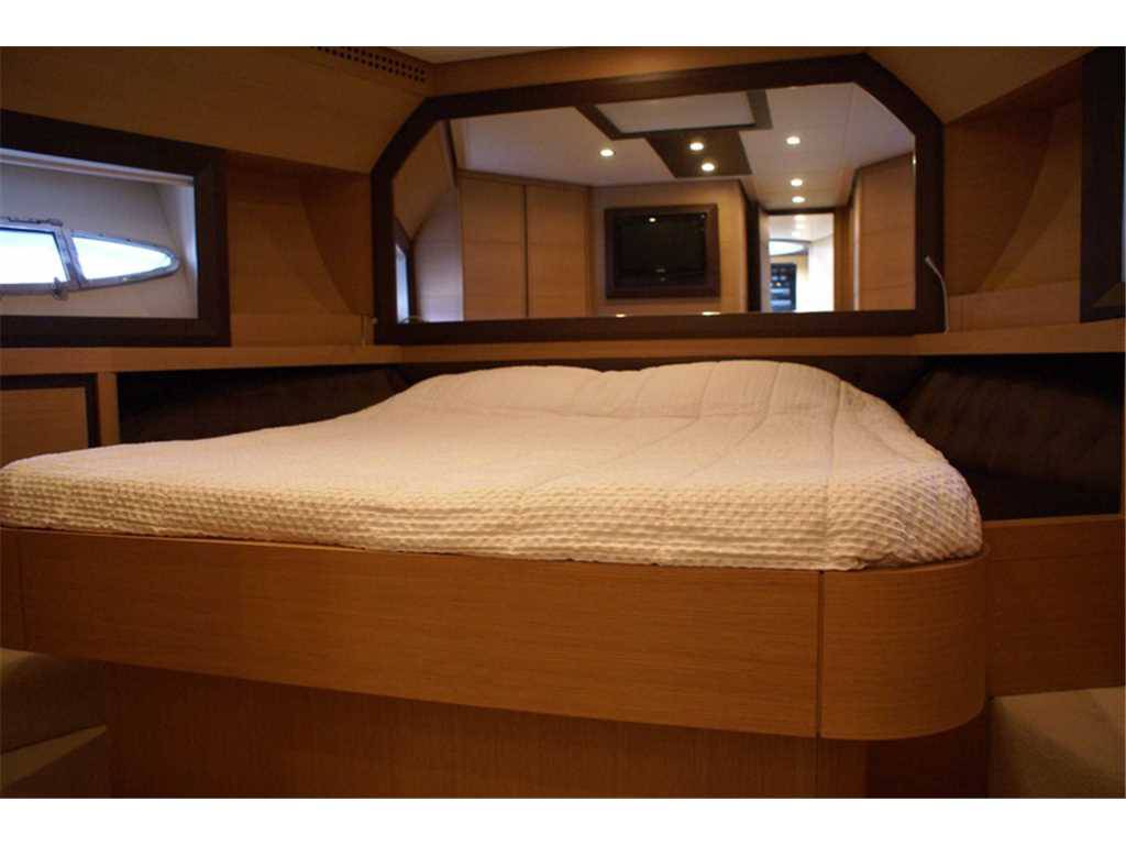 Pershing 72