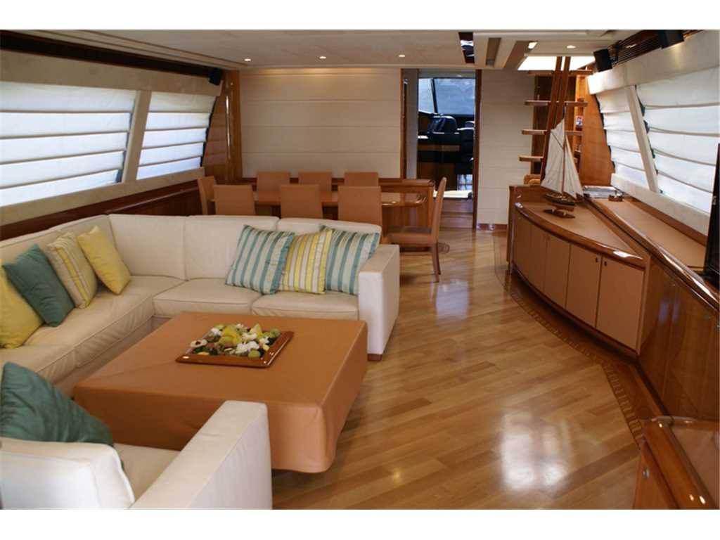 Ferretti 830
