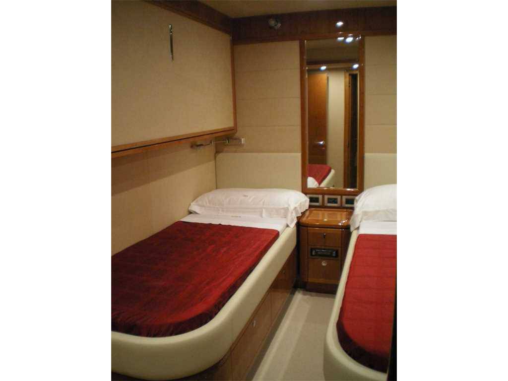 Ferretti 830