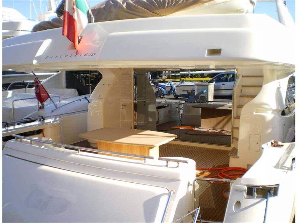 Ferretti 830
