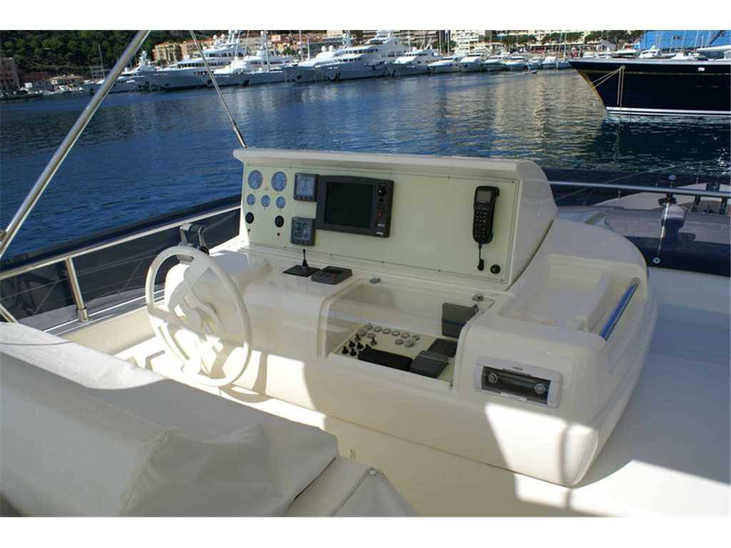Ferretti 830