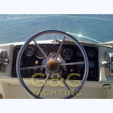 Bertram yacht 28 fly