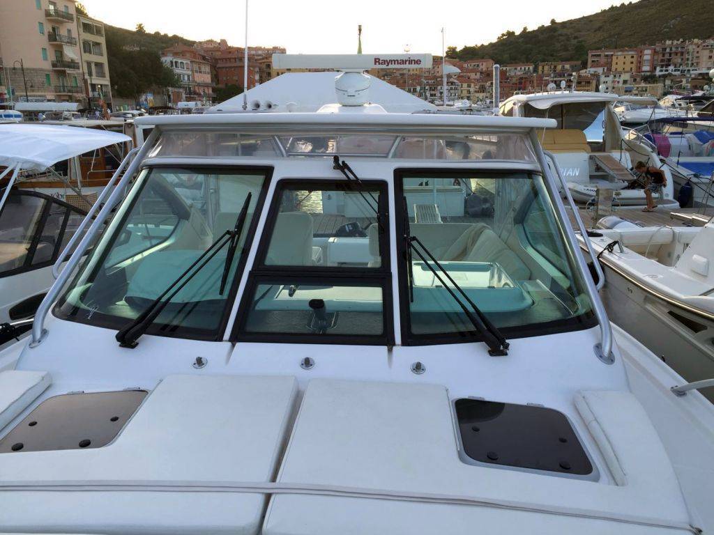 Tiara 3200