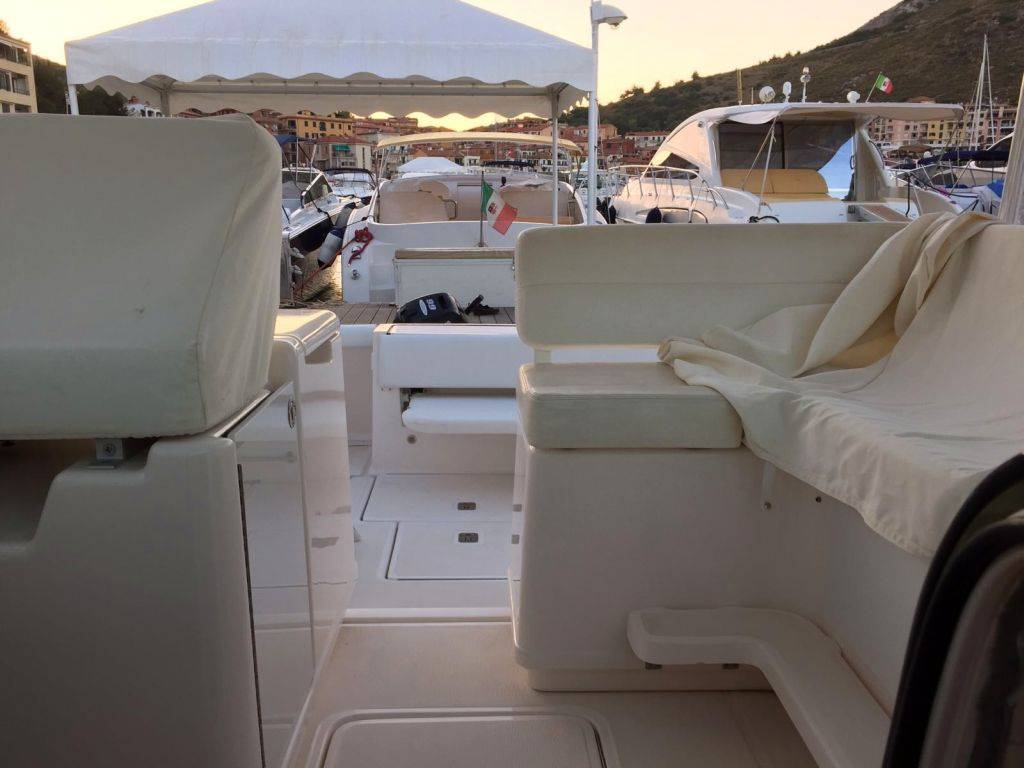 Tiara 3200