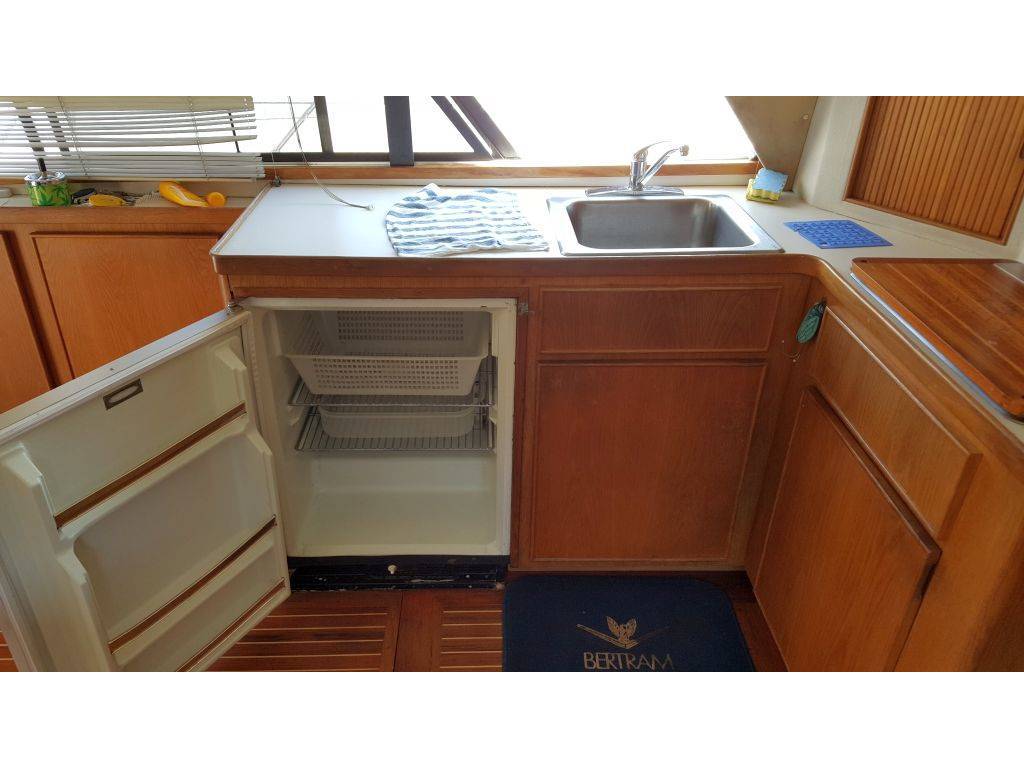 Bertram yacht Bertram 37 convertible