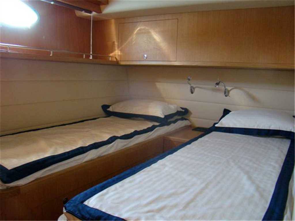 Uniesse 48 open