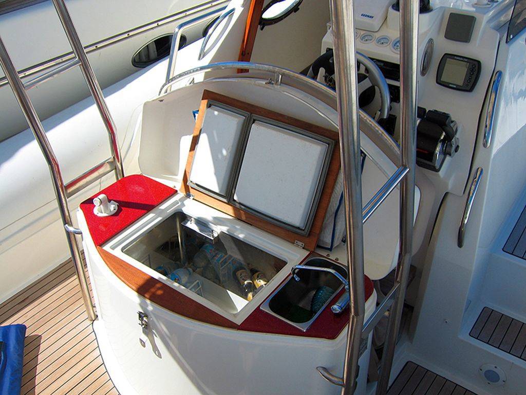 Magazzù Striker cabin 10.90