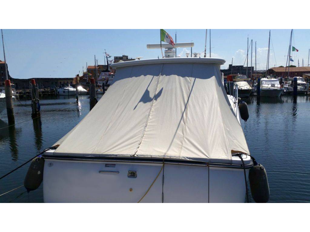 Tiara 3600 open