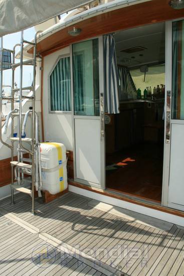 Bertram 37