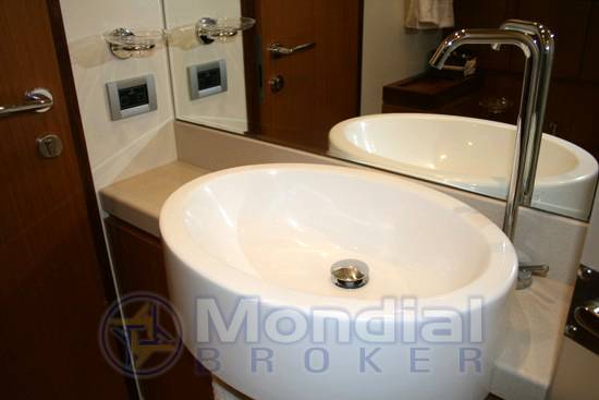 Ferretti 630 fly