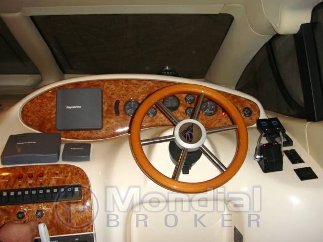 Azimut 42 fly