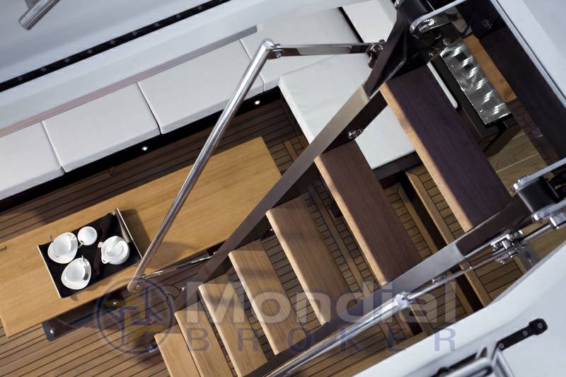 Galeon 700 sport fly raptor skydeck