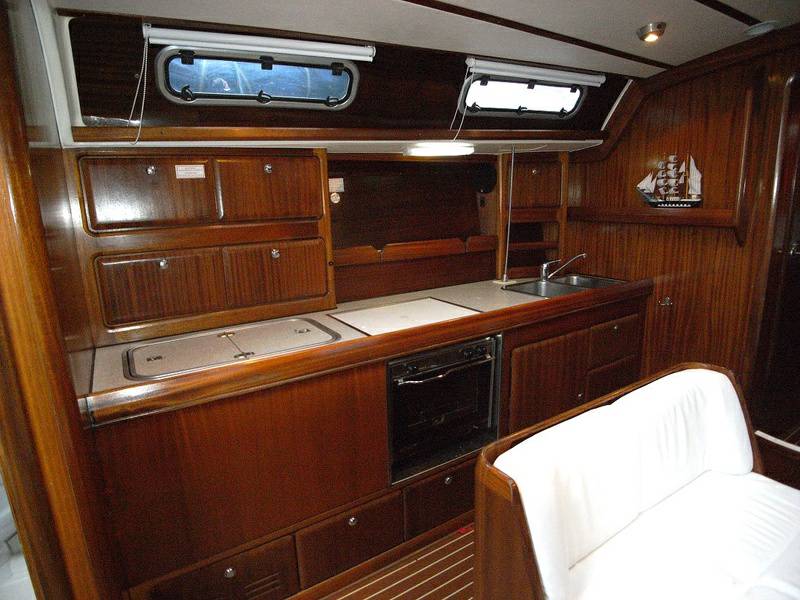 Bavaria 42 cruiser