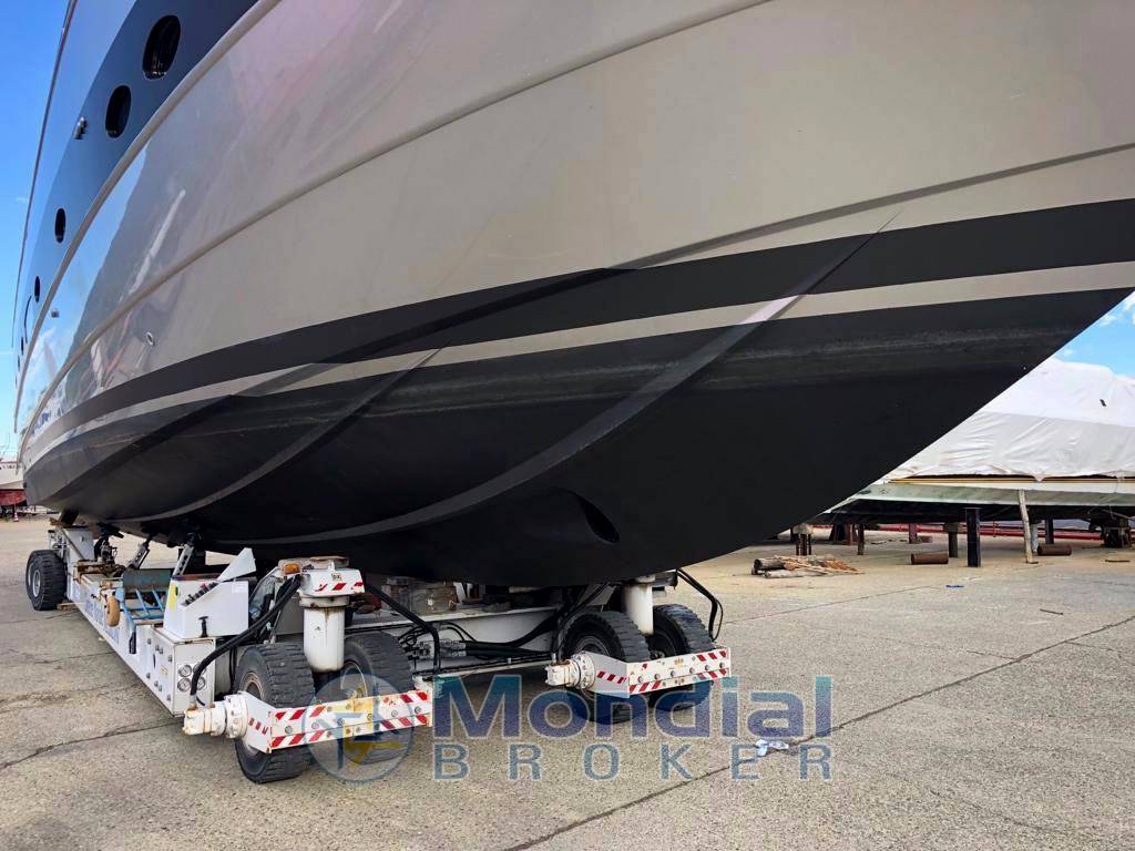 Pershing 76