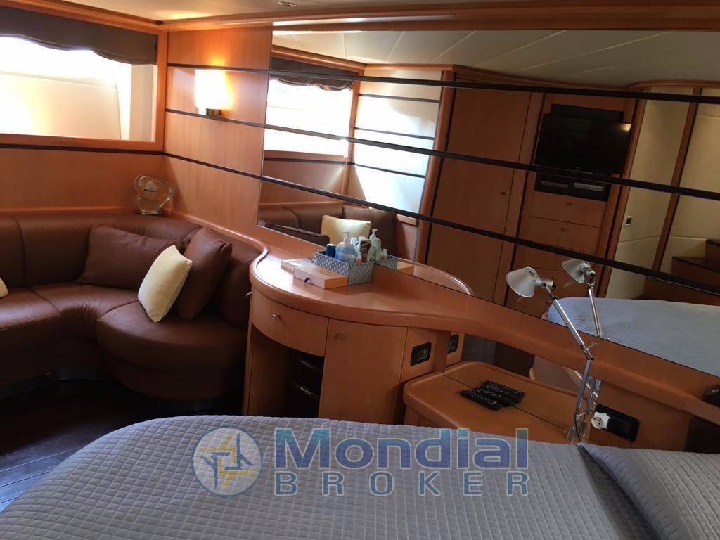 Pershing 76