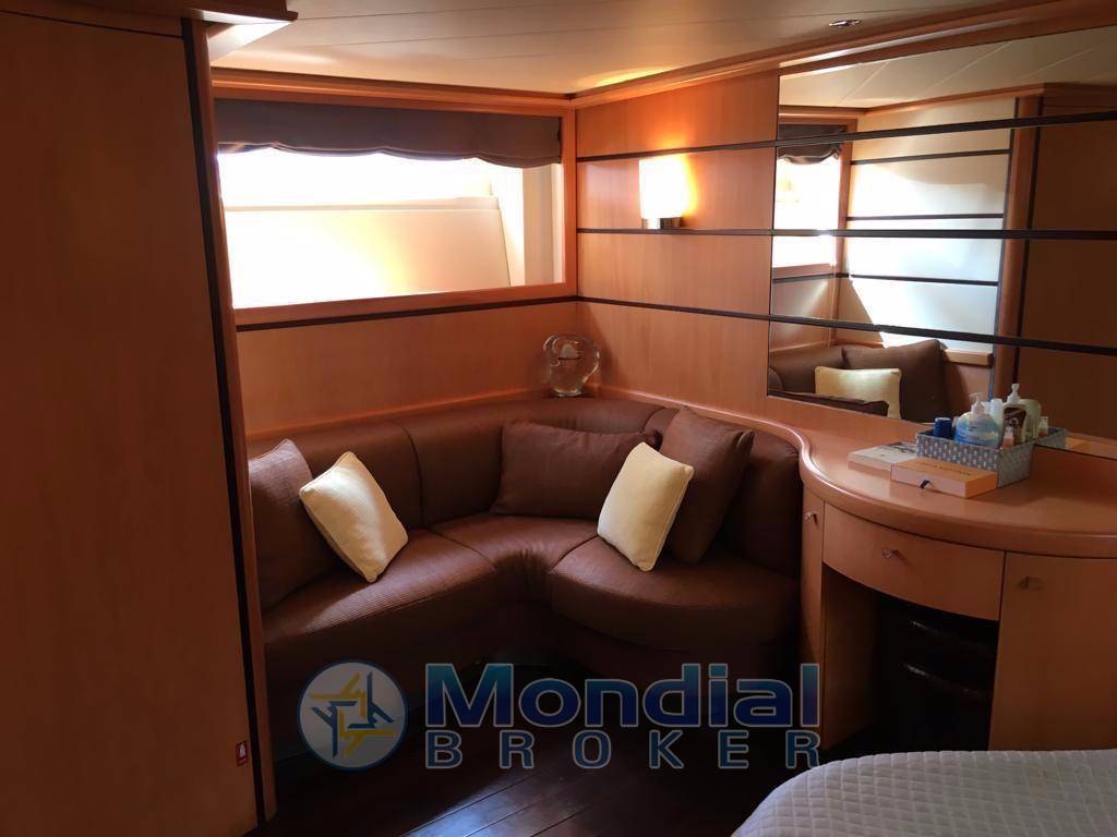 Pershing 76