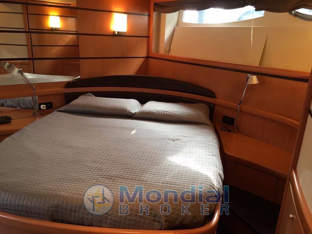 Pershing 76