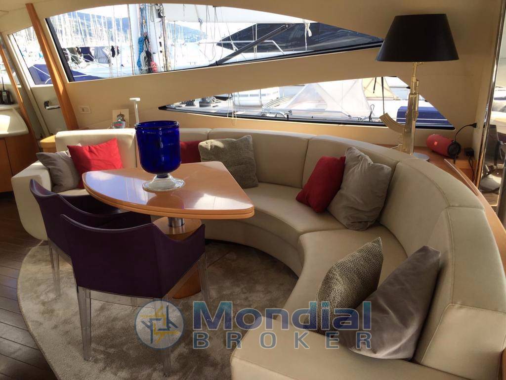 Pershing 76