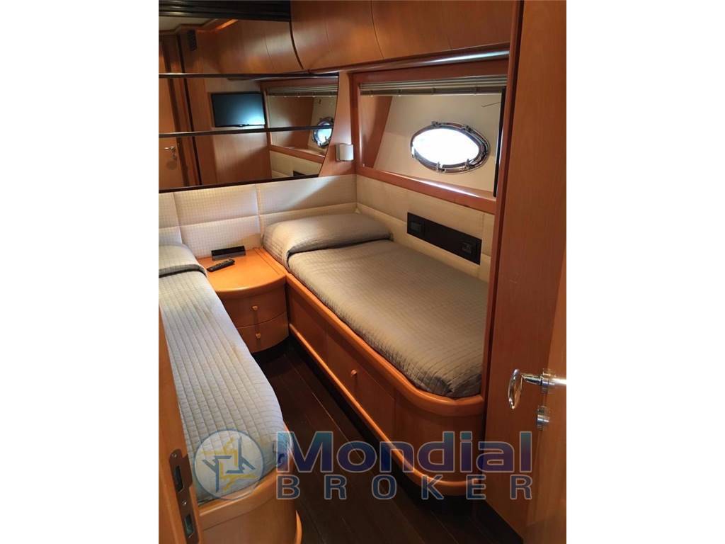 Pershing 76