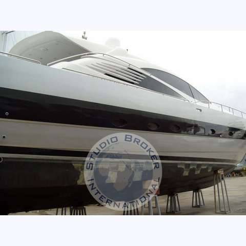 Pershing 76