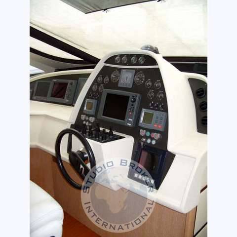 Pershing 76