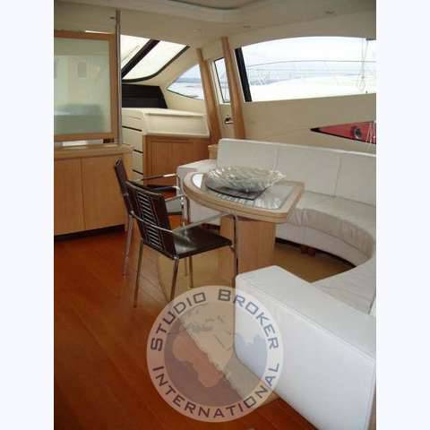Pershing 76