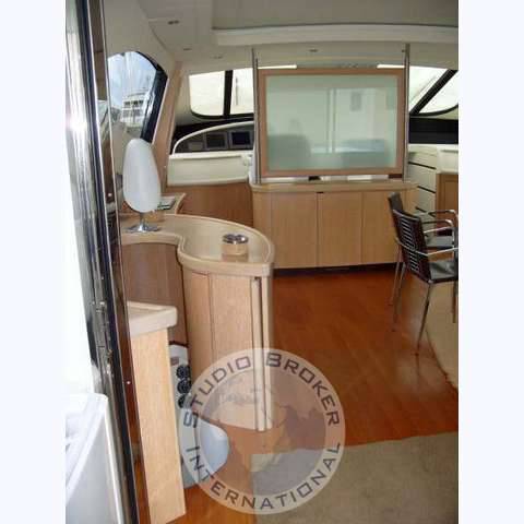 Pershing 76