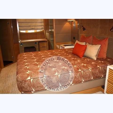Benetti 85 legend